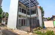 Exterior 2 OYO 92477 Anugrah Kostel Syariah