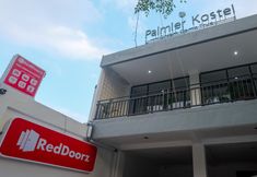 ภายนอกอาคาร 5  RedDoorz near Sleman City Hall Yogyakarta