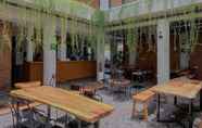 Bar, Kafe dan Lounge 6 Smedi Coliving & Coffee 