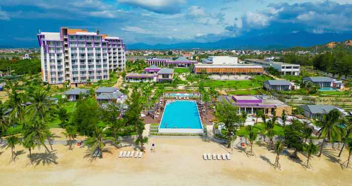 สระว่ายน้ำ TTC Van Phong Bay Resort