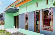 Luar Bangunan 5 SPOT ON 92490 Casa Homestay Syariah