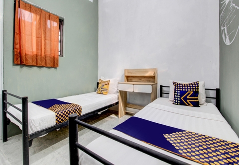 Kamar Tidur SPOT ON 92490 Casa Homestay Syariah