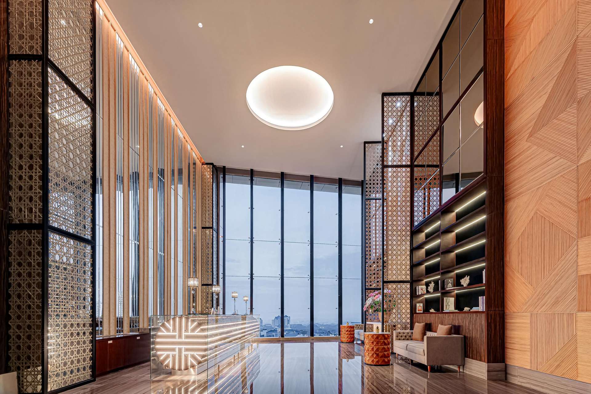 Whiz Luxe Hotel Spazio Surabaya - Hotel dekat Supermall Pakuwon Indah