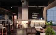 Quầy bar, cafe và phòng lounge 4 Whiz Luxe Hotel Spazio Surabaya