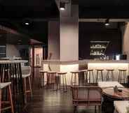 Bar, Cafe and Lounge 4 Whiz Luxe Hotel Spazio Surabaya