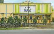 Luar Bangunan 2 OYO 92485 Hotel Family