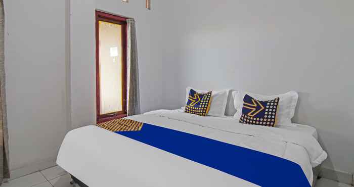 Kamar Tidur SPOT ON 92498 Fanni Homestay