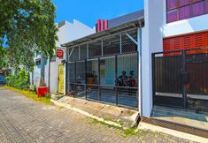 Exterior 2 SPOT ON 92495 Wisma Ayem