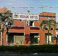 Exterior 2 OYO 90786 Motel Merak