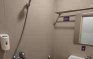 In-room Bathroom 4 DAIMA - SYARIAH STAY SAWAHLUNTO