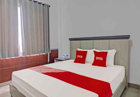 Bedroom OYO 92518 De Luna Hotel
