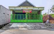 Luar Bangunan 3 SPOT ON 92535 Guest House Pak Darso