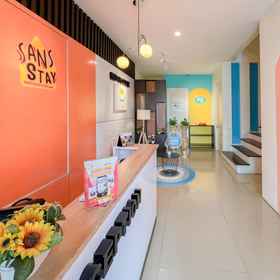 Lobby 1 Sans Stay Bukit Palma Citraland, Bung Tomo Stadium Hotels