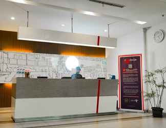 Lobby 2 JP Hotel Pluit By Maharani - CHSE Certified