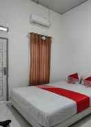 BEDROOM OYO 92522 Gle Kost Syariah