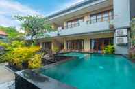 Kolam Renang Liliy Guest House Legian