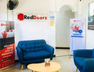 Lobby 2 RedDoorz @ El Cuarto SRP Talisay