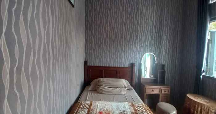 Kamar Tidur OYO 92533 Harjuna Guest House