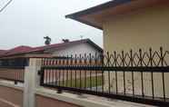 Bangunan 4 SPOT ON 92536 Teguh Homestay Syariah