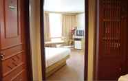 Bedroom 3 Neptuna Kata Hotel