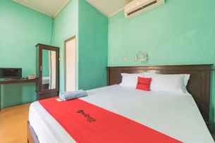 RedDoorz near Pantai Ujung Genteng, THB 384.86