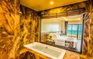 Phòng tắm bên trong 5 Coral Bay Resort Phu Quoc