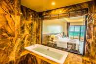 Phòng tắm bên trong Coral Bay Resort Phu Quoc