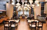 Restaurant 7 Howard Johnson by Wyndham Pekalongan