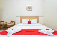 Bedroom RedDoorz Plus near Malang Airport