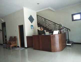 Lobby 2 Griya Kinasih Syariah near Alun Alun Pati Mitra RedDoorz