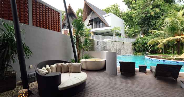 สระว่ายน้ำ Aquila Villa