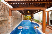 Swimming Pool Tam Family Homestay