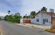 Bangunan 7 OYO 92520 Safira Guest House Danau Ranau 