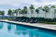 Kolam Renang NEWPORT LUXURY TWO BEDROOM AT ORANGE COUNTY CIKARANG