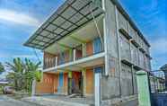 Exterior 3 SPOT ON 92564 Kemangi Asri Kost