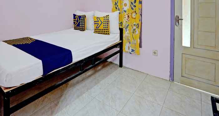 Bedroom SPOT ON 92564 Kemangi Asri Kost