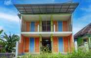 Exterior 2 SPOT ON 92564 Kemangi Asri Kost