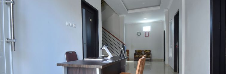 Lobby RedDoorz near Alun Alun Cilacap