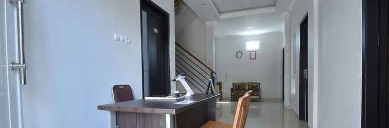 Lobby RedDoorz near Alun Alun Cilacap