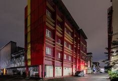 Luar Bangunan 5 RedDoorz Plus Near Galaxy Bekasi