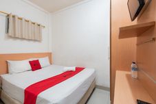 Bilik Tidur RedDoorz Plus Near Galaxy Bekasi
