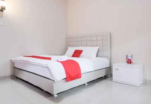 Bedroom RedDoorz Syariah near Hajimena Lampung