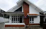 Exterior 3 RedDoorz near Moro Mall Purwokerto