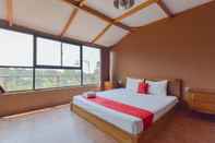 Bedroom RedDoorz Resort Syariah near D'Castello Ciater Subang