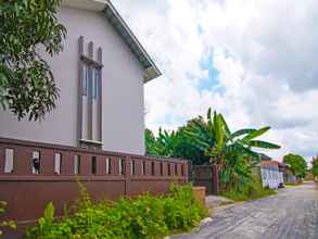 Exterior 4 SPOT ON 92570 Putri Guest House Syariah