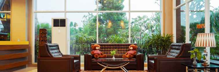 Lobby Ramada by Wyndham Yogyakarta