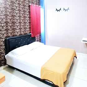 Bedroom 1 Home Inggil RedPartner, Wonodadi Hotels