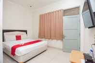 Bedroom RedDoorz Plus near RS PMI Bogor