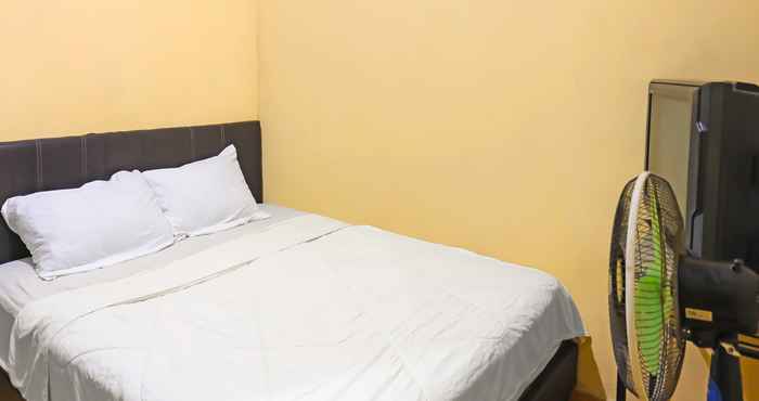 Kamar Tidur SPOT ON 92569 Anto Homestay Syariah