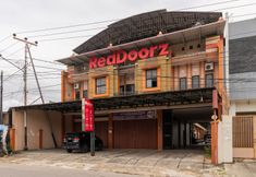 Bangunan 4 RedDoorz Syariah near Universitas Putra Indonesia Padang